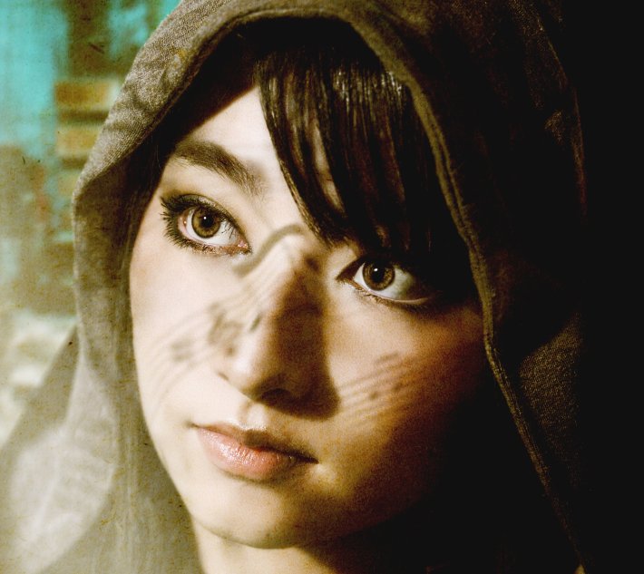 Sarina main image 1
