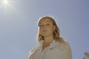mimi bay press shot